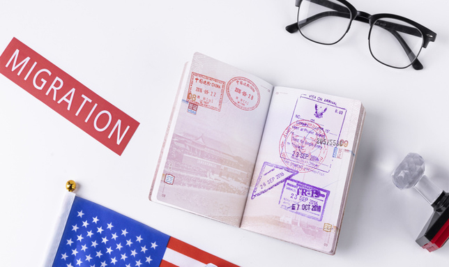 摄图网_501424362_wx_移民国外留学出国签证visa盖章（非企业商用）.jpg